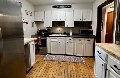 Wilmington Ski Chalet | Comfy chalet near town, lake, skiing and hiking