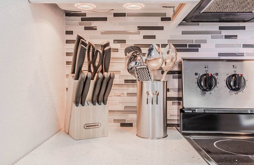 Turtle Creek Apartment | Comfy Chic Dallas Stay