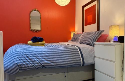 Camden Town with Primrose Hill Apartment | Comfy child/dog friendly garden flat heart Camden
