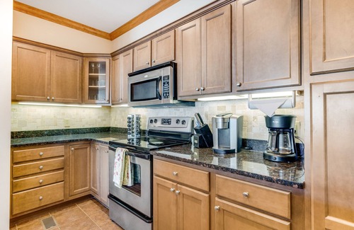 Sugar Mountain Condo | Comfy Condo At Top Of Sugar Mtn - Ski In Ski Out - AC, WiFi