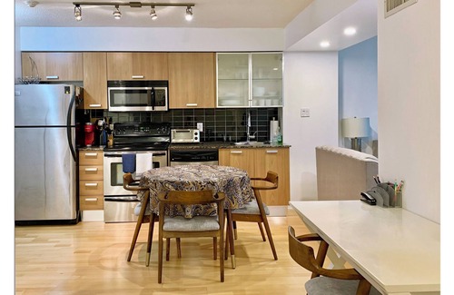 Bay Cloverhill Condo | Comfy Condo in the Centre of Downtown Toronto