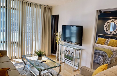 Bay Cloverhill Condo | Comfy Condo in the Centre of Downtown Toronto