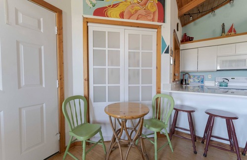 Kill Devil Hills Condo | Comfy Condo in Great Location. Close to Beach, Restaurants & Shops