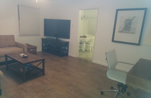 Van Nuys Apartment | Comfy, Cozy and Convenient 2 Bedroom