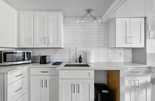 Charleston House | Comfy, Cozy, Captivating | Park View
