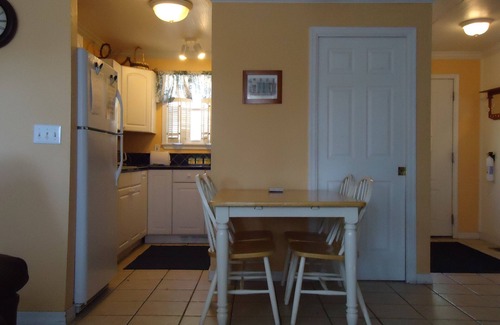 Ruidoso Cottage | COMFY, COZY COTTAGE! HOT TUB & FIREPLACE.CONVENIENTLY LOCATED
