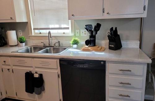 Austell House | Comfy Cozy Home near Six Flags