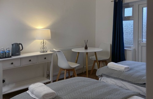 Feltham North House | Comfy double room close to Heathrow airport