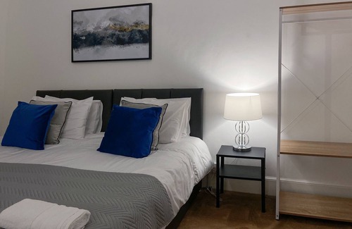 Feltham North House | Comfy double room close to Heathrow airport