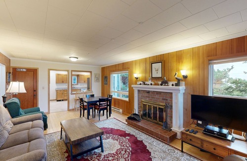 Newport House | Comfy duplex with peekaboo ocean views, private hot tub, & easy beach access