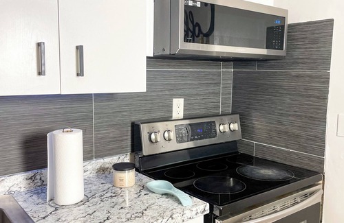 North Lauderdale House | Comfy Family Friendly 3 BR Home in Prime Location