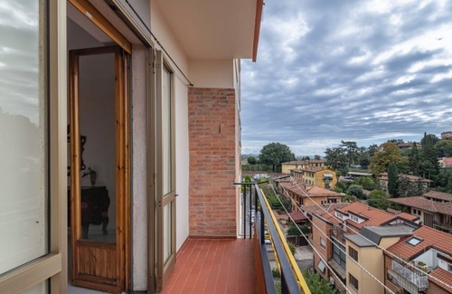 Siena Apartment | Comfy Flat Steps Away from Siena Station!