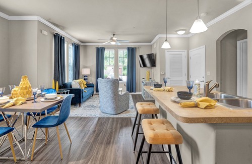 Durham Apartment | Comfy, freshly decorated apartment!