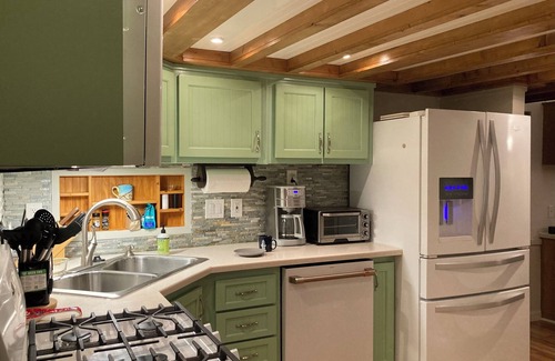 Hiawassee Cabin | Comfy GA Mtns. Getaway: 2-bdrm/king cabin, w/loft. Mountain views, AC, WiFi