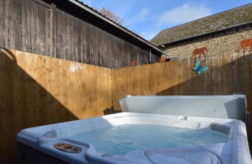 Burg-Reuland House | Comfy Holiday Home in Burg Reuland with Sauna, Terrace, BBQ