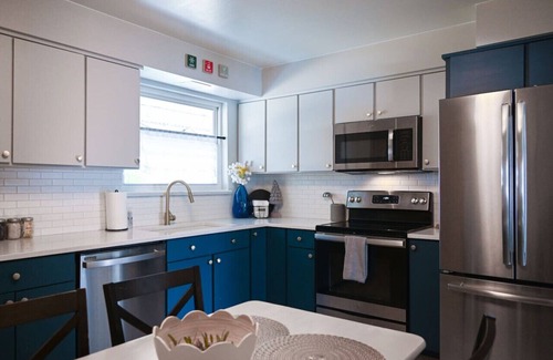 Northglenn House | Comfy Home-2 Kitchens-15 min to Downtown