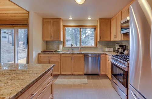 Overlook Park House | Comfy Home w/Private Hot Tub, 10 SHARC Passes, & Convenient Location