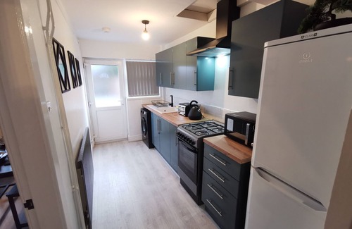 Birkenhead House | Comfy House 7 Beds + Sofabed + Free Parking + Wifi