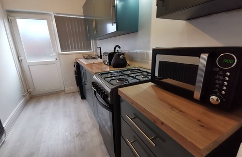Birkenhead House | Comfy House 7 Beds + Sofabed + Free Parking + Wifi