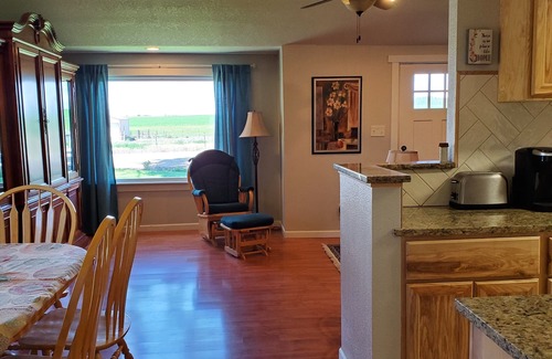 Meridian House | Comfy in the Country!