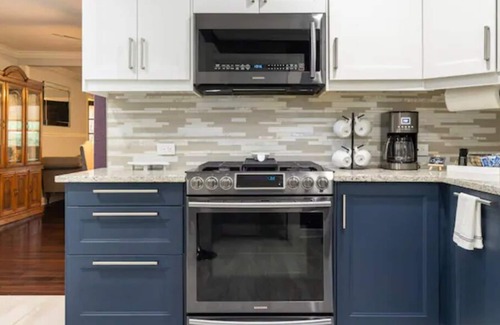 Tower Homes House | Comfy KC Bungalow minutes from the attractions!