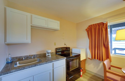 Lake City Apartment | Comfy Lake City Studio < 1/2 Mi to Waterfront Park