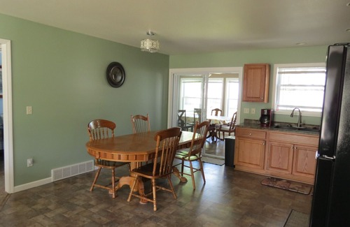 Houghton Lake House | Comfy Lake House Retreat on Houghton Lake