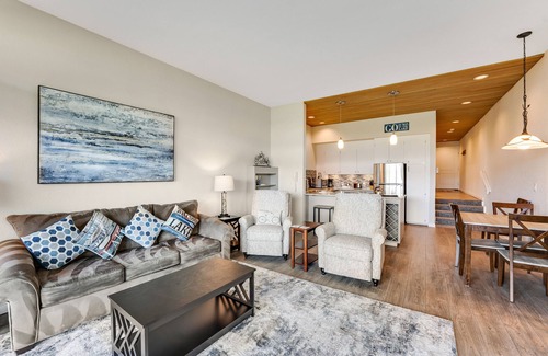 Chelan Condo | Comfy Lakefront Condo with Water Views, Shared Pool & Hot Tub