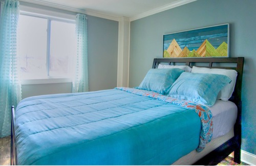 Town of Somerset Cottage | Comfy Lakehouse near Niagara Falls on Lake Ontario