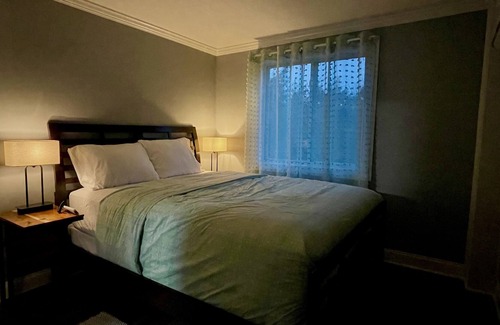 Town of Somerset Cottage | Comfy Lakehouse near Niagara Falls on Lake Ontario