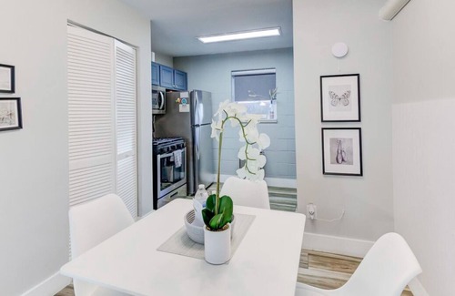 Downtown Memphis Apartment | Comfy Luxe King Studio | FREE Parking & WIFI