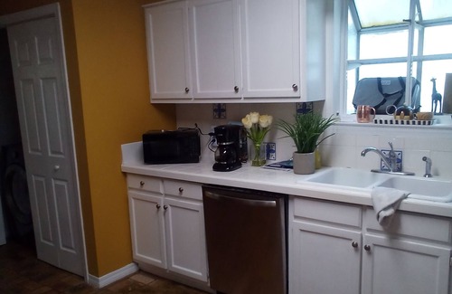 Daphne Apartment | Comfy, modern stay. Close to bars and restaurants! Will have hot tub in Sept