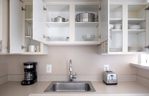 Chinatown Apartment | Comfy Mount Vernon Studio w/Gym, by Blueground