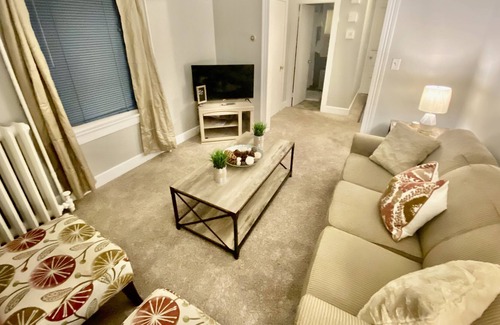 Middletown Apartment | Comfy near Middlesex Hospital