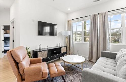 Cleveland Park Apartment | Comfy New 5 Bed 2 Bedroom Close to Downtown