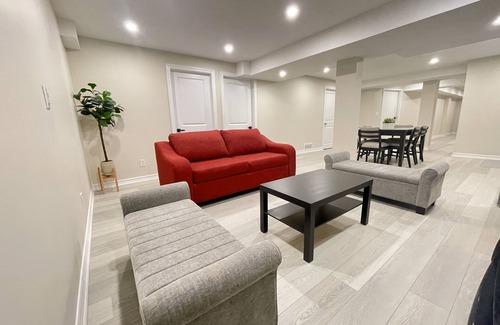Ajax Apartment | Comfy New Apartment - 4 Beds/3 Bedrooms