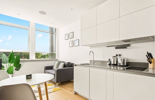 Rayners Lane Apartment | Comfy One-Bedroom Flat in Broad House, Harrow