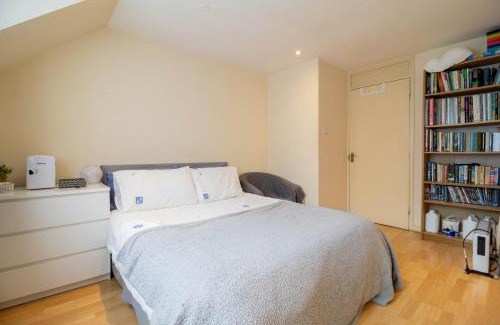 Latchmere House | Comfy private room in Battersea close to Clapham Junction