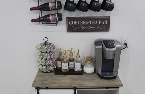 Driftwood House | Comfy Retreat Near Guitar Hotel w/fire pit and coffee bar. Fully stocked!