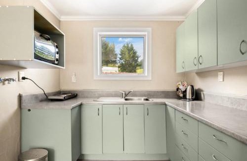 Lawrence House | Comfy Retreat with Views