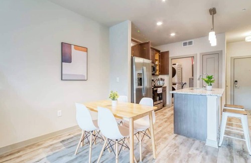 Auburn Hills Apartment | Comfy Spacious 2B2B | Gym & Pool