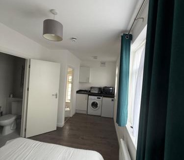Chadwell House | Comfy Studio Flat