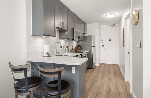 Waikiki Condo | Comfy studio in Heart of Waikiki! Quick walk to beach, close to Ala Moana!