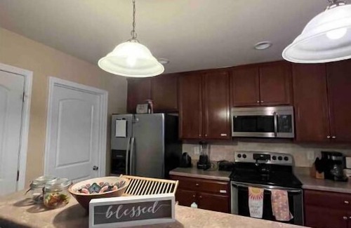 Florence House | Comfy Townhome~ Modern Farmhouse with Full Office!