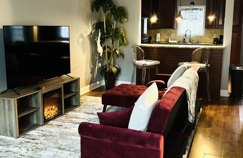 Smyrna House | Comfy Townhouse by Battery ATL walking distance from the Braves Stadium.