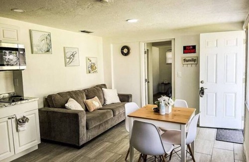 Marthas Vineyard Apartment | Comfy Unit near Port R Beaches/Adv. Park/