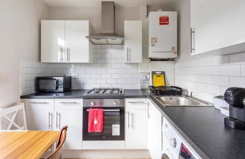 Boleyn Apartment | comfystay-london : Double Room with Extra Bedn