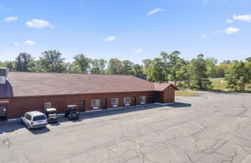 Breezy Point Hotel | Commander Motel