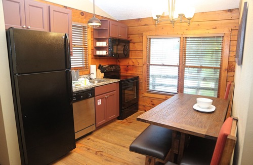 Gordonsville Cabin | Commodious Shenandoah Crossing, 2 Bedroom Resort Cabin