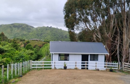 Paraparaumu Cottage | Commune with Nature at Hilltop View in Nikau Valley!